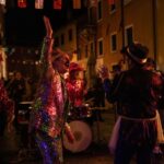 Artisti di strada si esibiscono per le strade del quartiere di Voltabarozzo a Padova